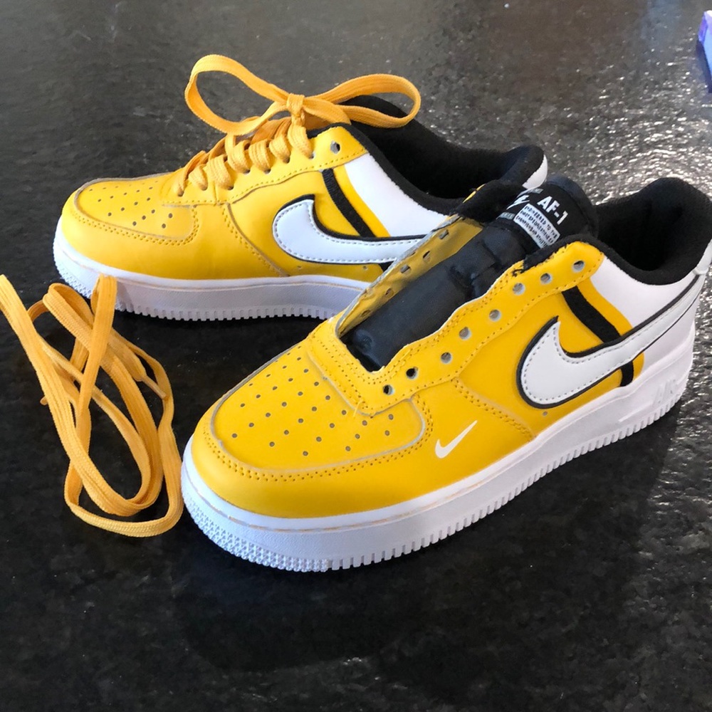 BRAND NEW nike air force 1